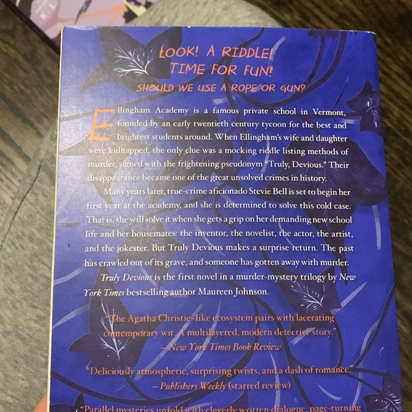 Variety of Young Adult Books! Romance & Thriller & Fantasy - Picture 4 of 9